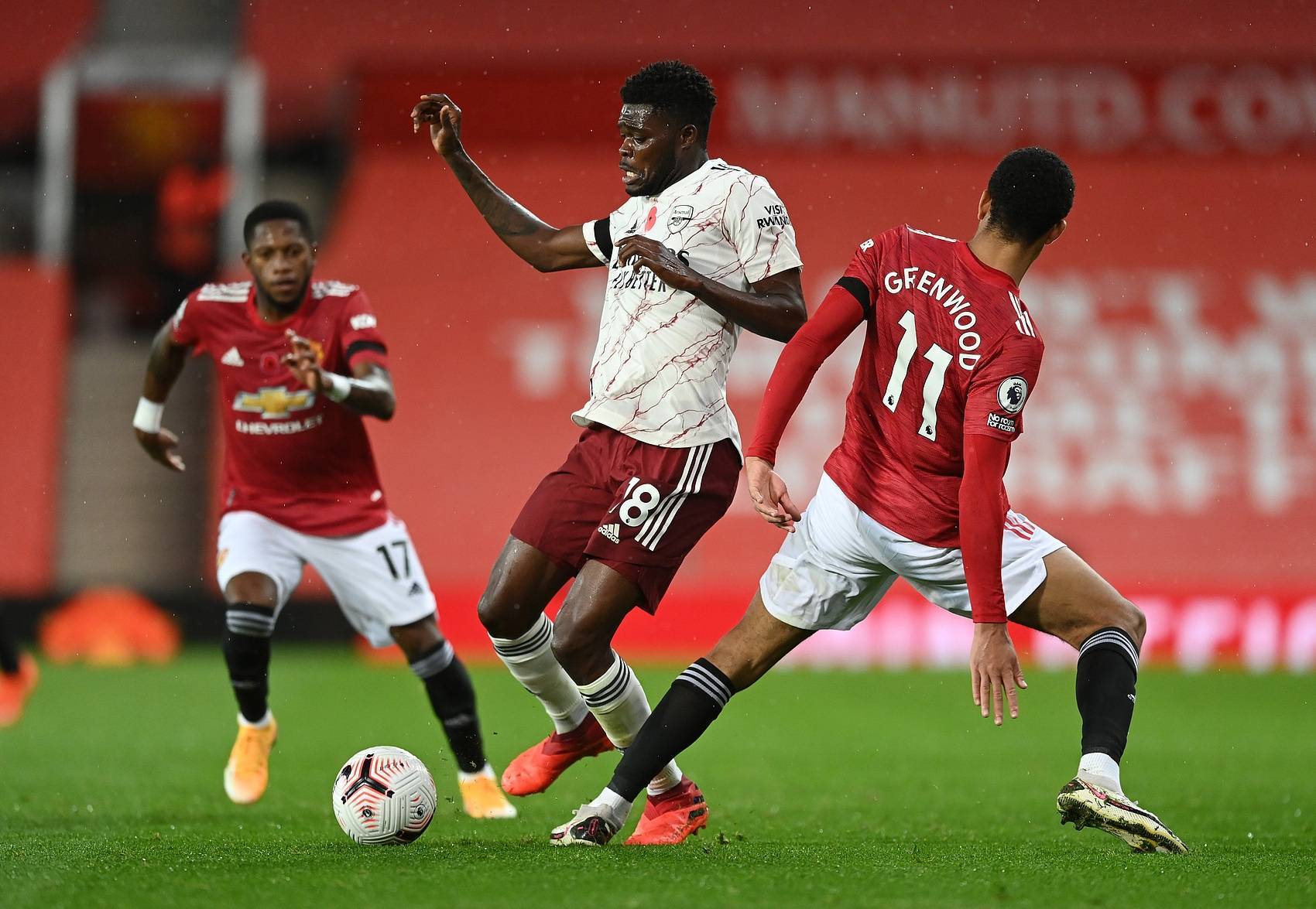 电讯报：格林伍德被捕后曼联立即停赛，阿森纳却让托马斯踢了3年